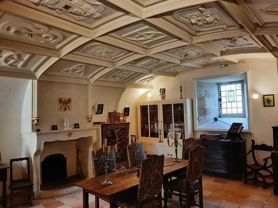 Un séjour d'exception au Logis du Château Saint-Pierre-de-l'Isle Extérieur photo