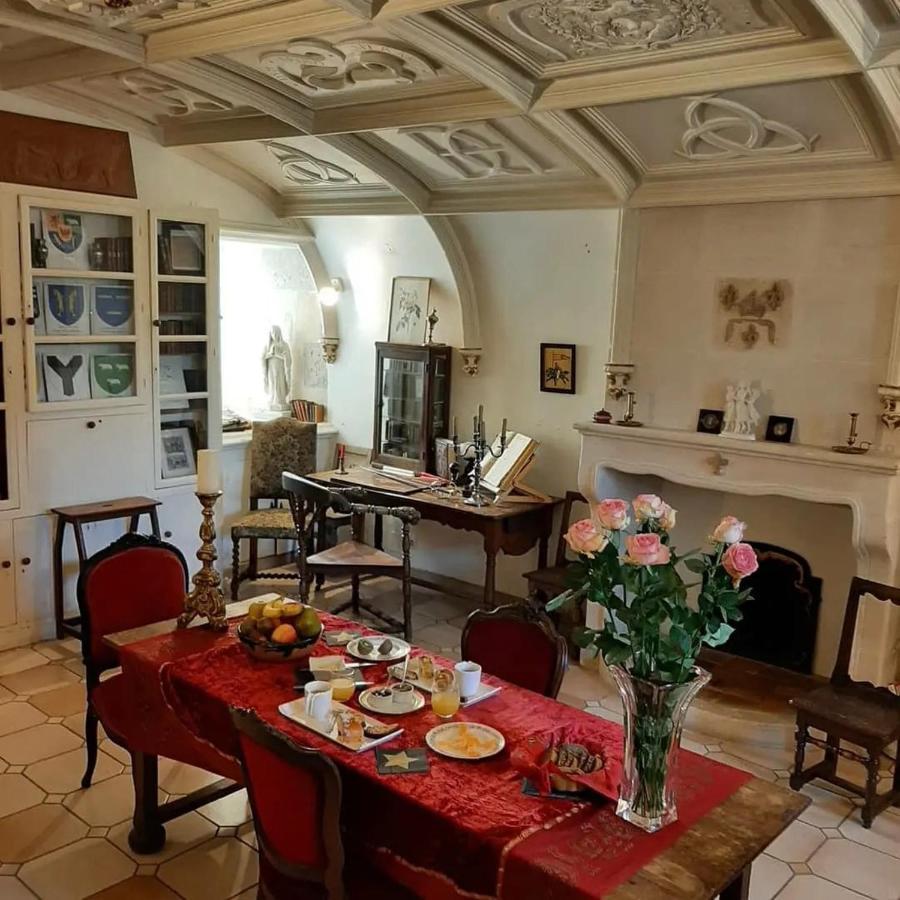 Un séjour d'exception au Logis du Château Saint-Pierre-de-l'Isle Extérieur photo