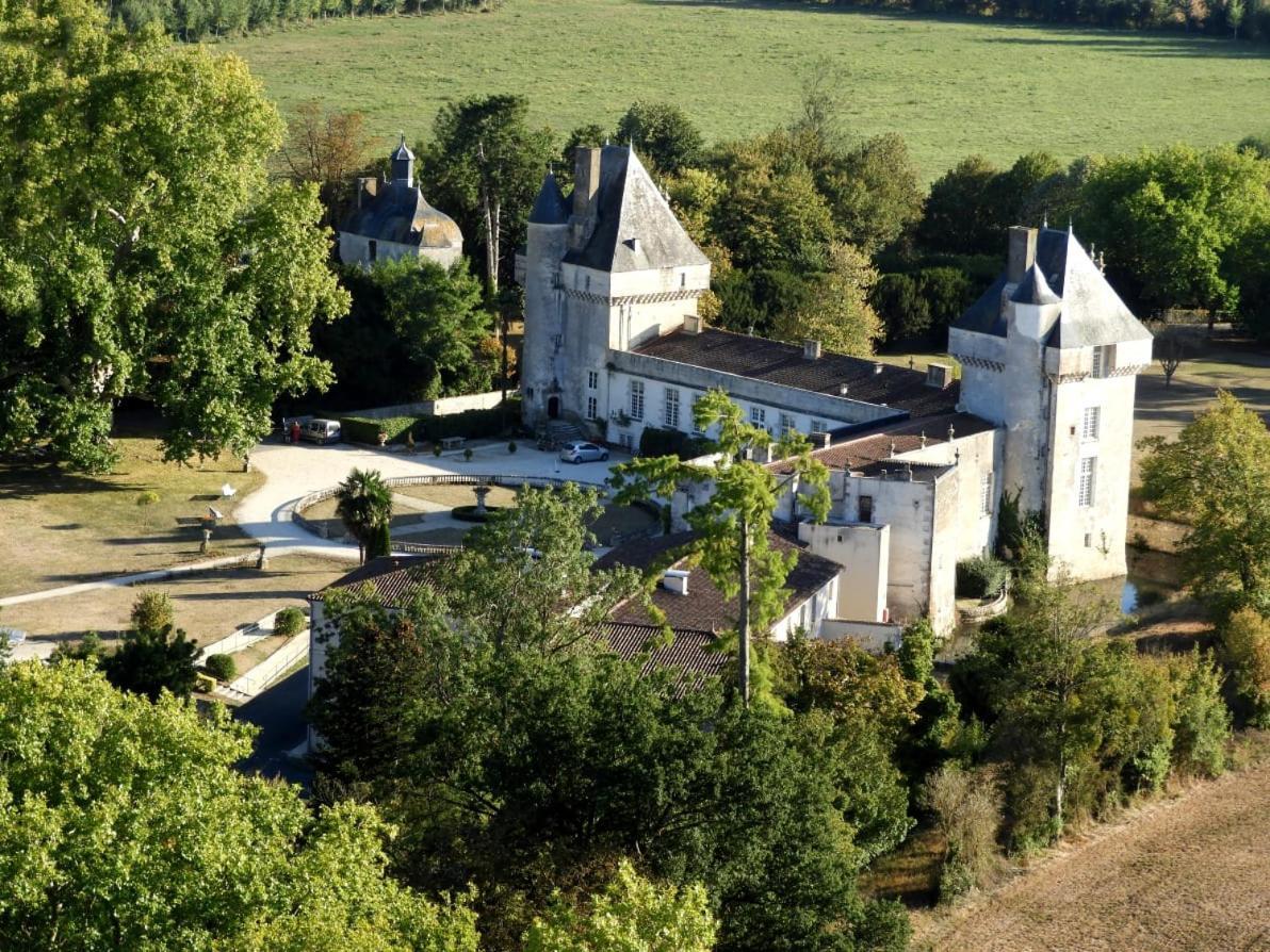 Un séjour d'exception au Logis du Château Saint-Pierre-de-l'Isle Extérieur photo