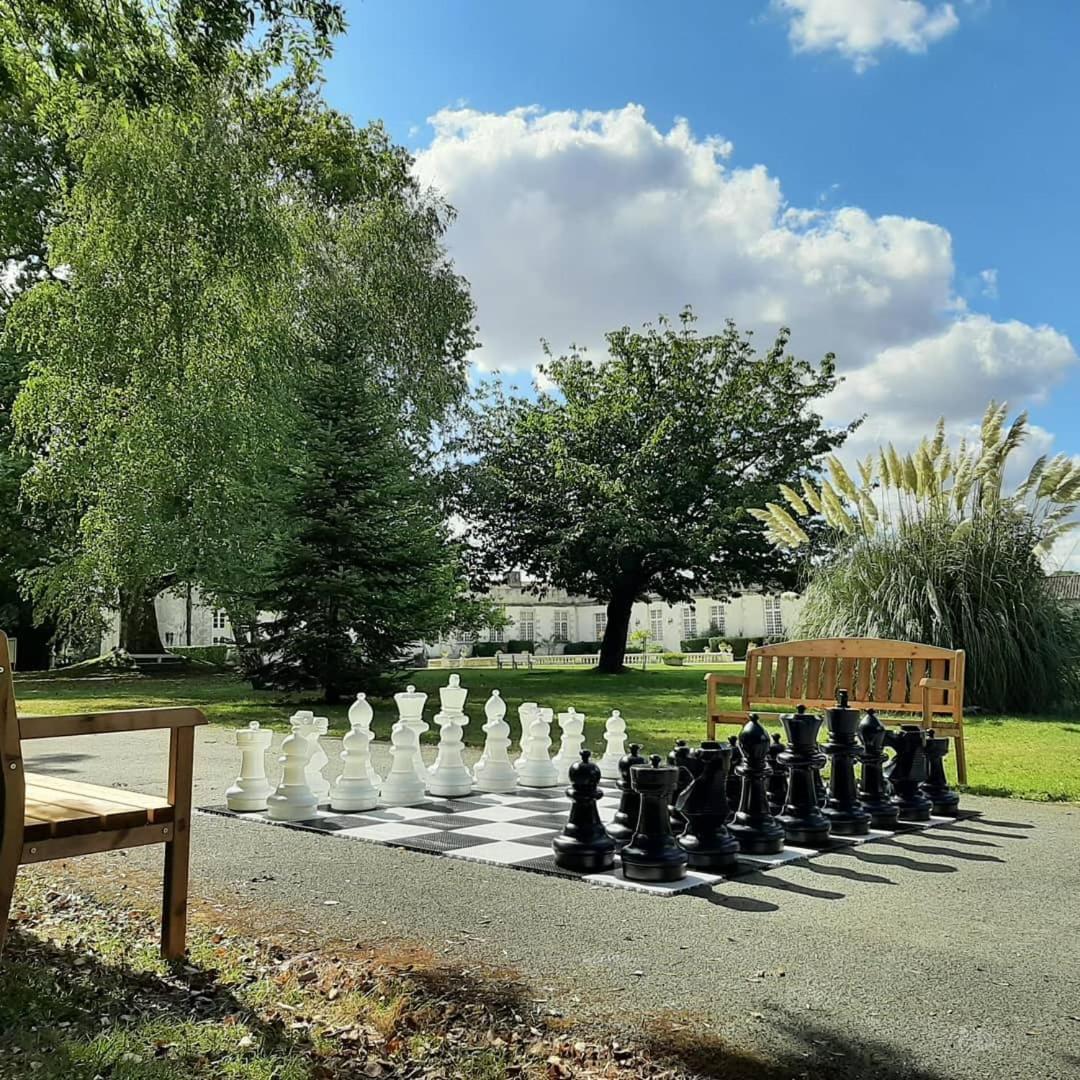 Un séjour d'exception au Logis du Château Saint-Pierre-de-l'Isle Extérieur photo