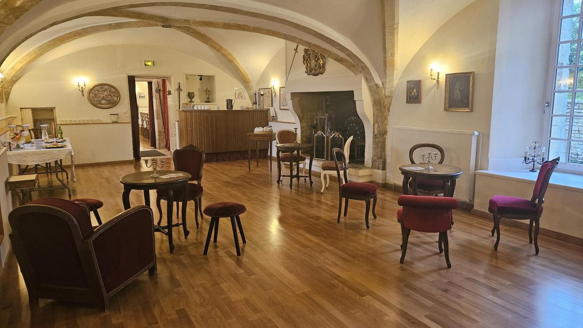 Un séjour d'exception au Logis du Château Saint-Pierre-de-l'Isle Extérieur photo