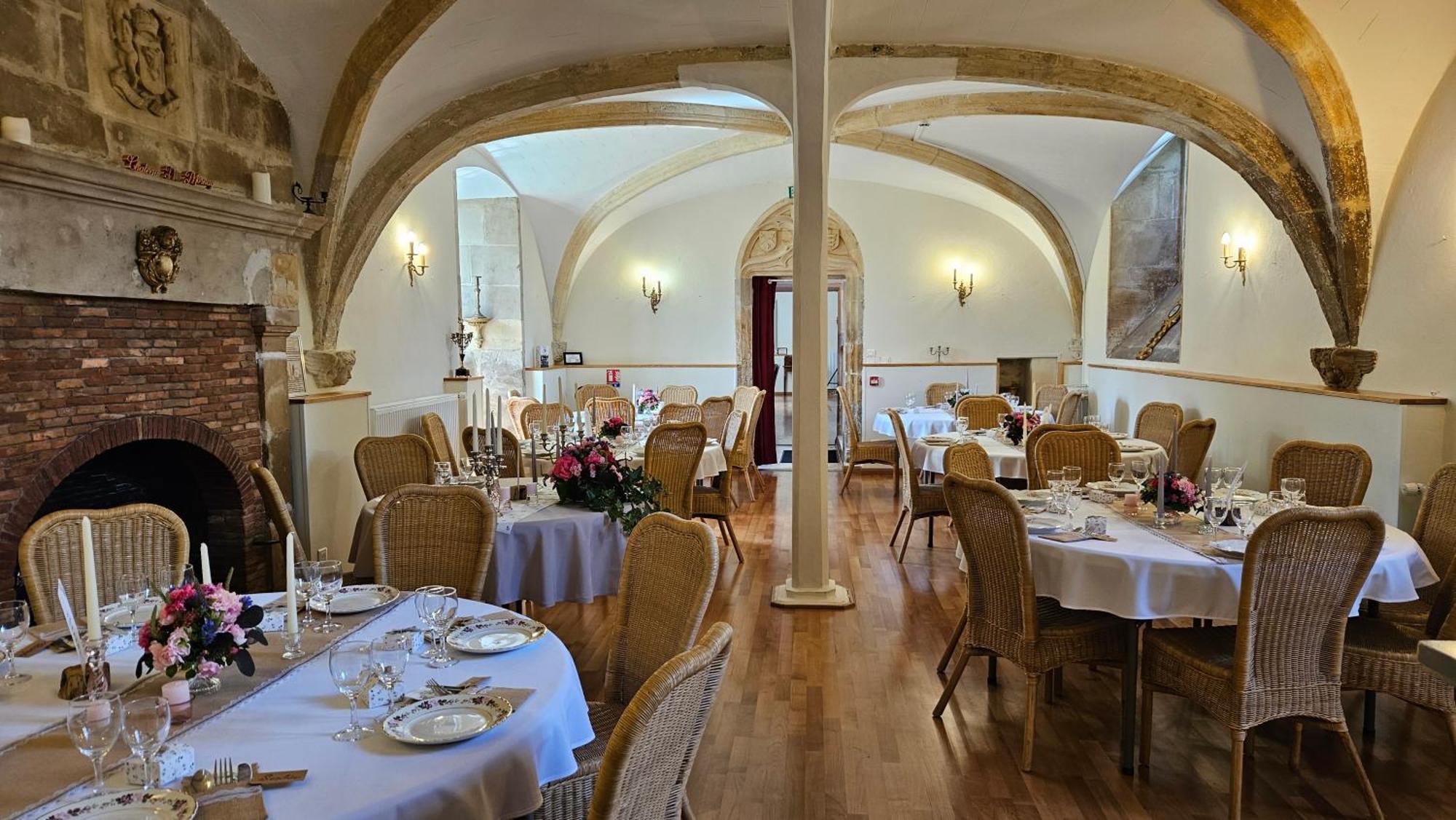 Un séjour d'exception au Logis du Château Saint-Pierre-de-l'Isle Extérieur photo